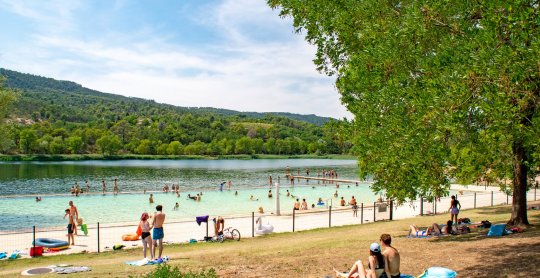 Zone de baignade camping le petit lac  moustier